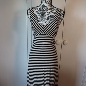 Maxidress with back cutout